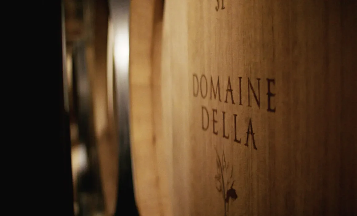 Wine barrel with Domaine Della logo